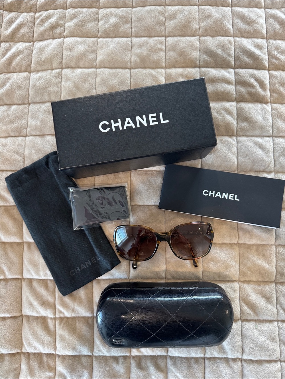 CHANEL Brown Gradient Tortoiseshell Sunglasses with Black Case